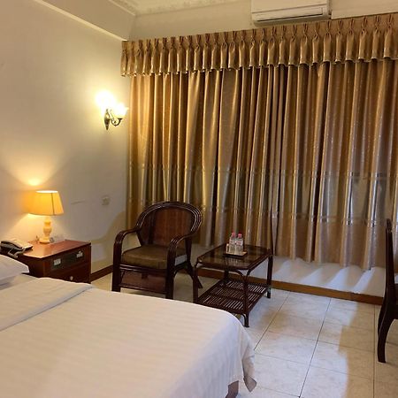 Chung Hsin Hotel 中信酒店 Пном Пен Екстериор снимка